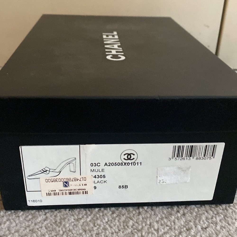 Chanel black leather mules. Size 9. Euro size 39. In excellent condition. - Picture 8 of 11